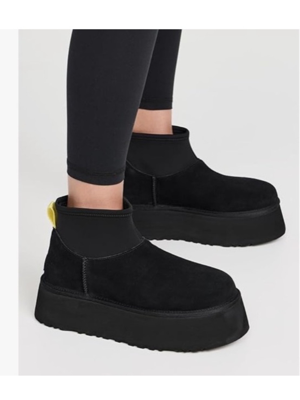 NWT UGG Mini Dipper Boots in Black Sz 6